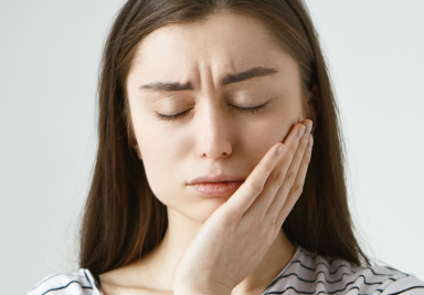 Почему болят зубы после лечения